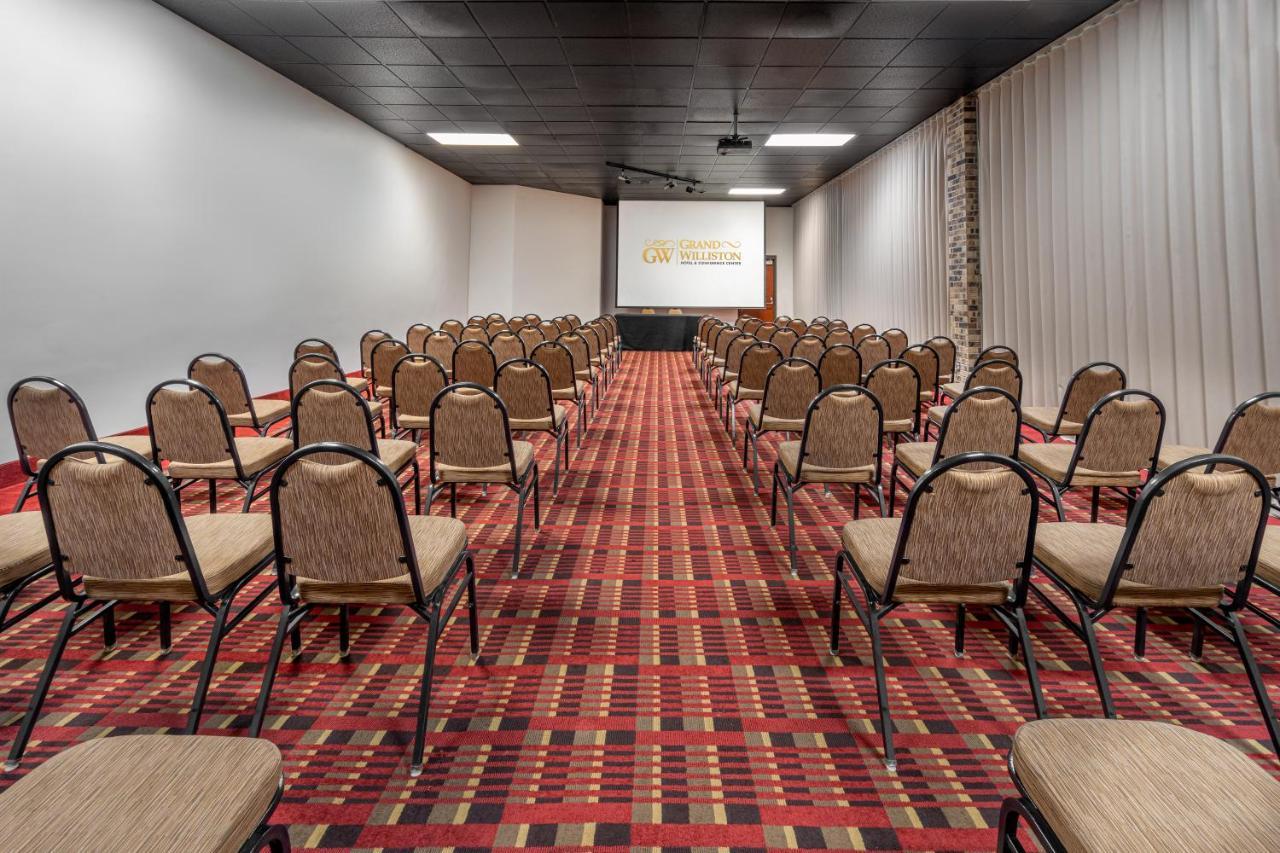 Grand Williston Hotel And Conference Center Exteriör bild