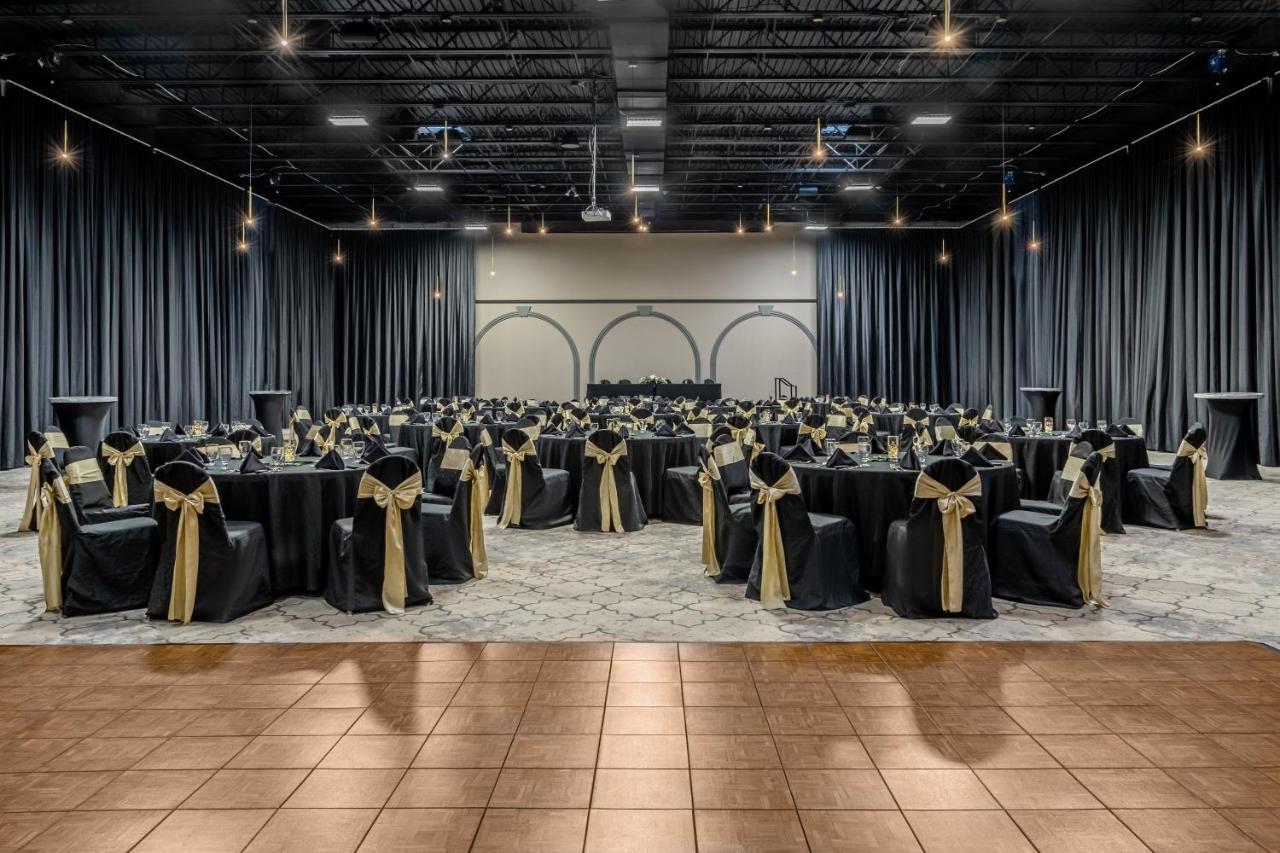 Grand Williston Hotel And Conference Center Exteriör bild